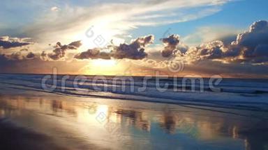从美丽的日落在<strong>淡水河谷</strong>菲盖拉斯海滩