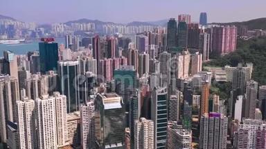 香港-2018年5月：维多利亚港铜锣湾区鸟瞰图，住宅和商业摩天大楼。