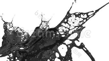 黑色油漆飞溅在空气中拍摄的慢运动与阿尔法通道使用阿尔法面具卢玛哑光。 彩色液体飞舞