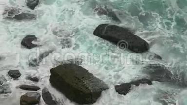 海浪大西洋闯入岩石