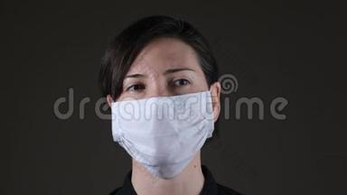 一名白人妇女戴着白色医疗面罩以抵御<strong>传染病</strong>、冠状病毒的肖像