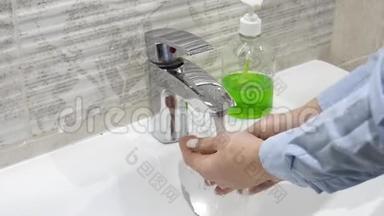 洗手作为预防冠状病毒COVID-19疾病的<strong>保护措施</strong>。 MERS-cov，SARS-cov-2大流行。 洗你的衣服