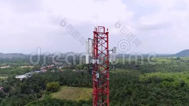 4k空中<strong>电视</strong>电信塔，配有用于手机、无线电发射机的天线