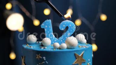 生日蛋糕数字12星天和月的概念，蓝色蜡烛是火的打火机，然后吹出来。 复制空间