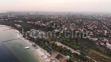 敖德萨市<strong>宿舍</strong>区和海岸线的鸟瞰图
