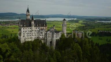 美丽的景色Neuschwanstein城堡在巴伐利亚，德国。 没有过滤器的<strong>延时视频</strong>。