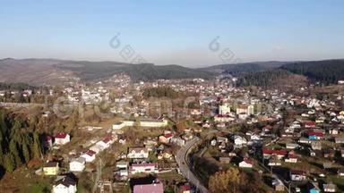 空中无人机景观的斯基德尼茨亚镇，治疗<strong>胜地</strong>在喀尔巴阡山。 斯基德尼西亚的生活，受欢迎的疗养<strong>胜地</strong>