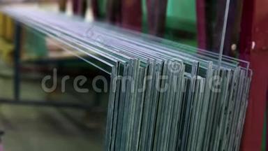 工厂生产<strong>钢化</strong>透明浮法玻璃面板切割尺寸