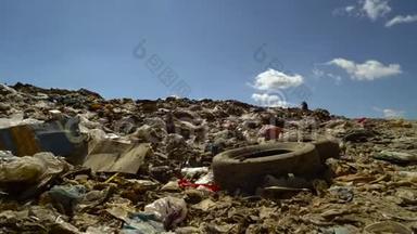 城市垃圾场 大量不回收的塑料躺在垃圾堆里。 4K