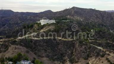 阿里：格里菲斯天文台与好莱坞山在日光，洛杉矶，加利福尼亚，多云
