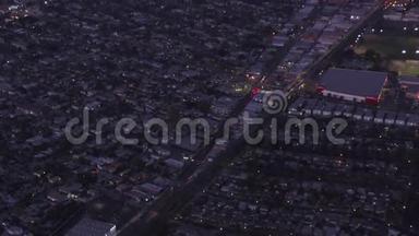 听觉：洛杉矶市中心，加州天际线从库弗城在<strong>黄昏</strong>，<strong>夜晚</strong>与紫色天空
