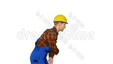 年轻的建筑工人在白色<strong>背景</strong>上戴着安全帽的时髦<strong>舞蹈</strong>。