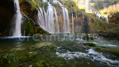 在秋季拍摄的图片瀑布，克罗地亚