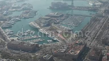 空中：巴塞罗那<strong>宽阔</strong>的无人机向美丽的蓝色海洋和海湾射击