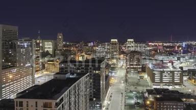 明尼阿波利斯建筑和街道交通4KUHD时间推移的高广角夜间拍摄