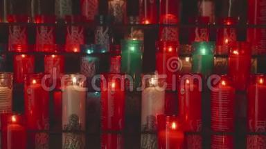 蒙特塞拉特修道院的蜡烛。 悲伤，沉闷，<strong>失落</strong>。 正面视图