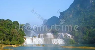 美丽的瀑布。 班乔克瀑布或德天瀑布是中国边境曹邦和大新县的地标