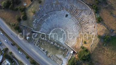 哈尔卡纳索斯古城的俯视图.. 博德鲁姆度假小镇的圆形剧场。 空中镜头