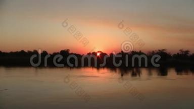 纳米比亚奥卡万戈河浪漫日落