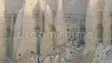 哈萨克斯坦峡谷岩石上美丽的图案