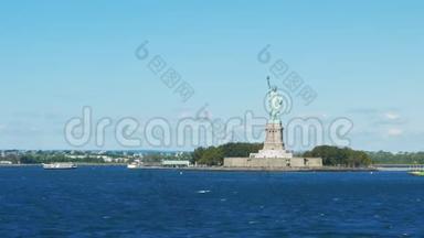 纽约州自由女神像对面的斯塔腾岛渡轮