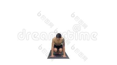 瑜伽大师正在做瑜伽运动，向下面对狗的姿势，阿多穆卡什瓦纳苏里亚，纳马斯卡姿势。