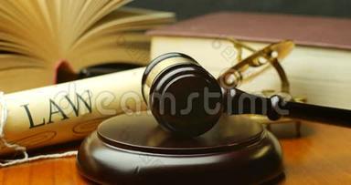 律师、出庭律师、出庭律师和法官的法律和解