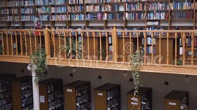 图书馆的书架墙