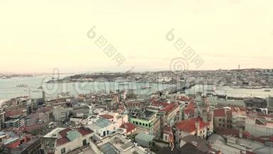 从加拉塔塔<strong>俯瞰</strong>伊斯坦布尔全景。 从加拉塔塔、蓝色清真寺、加拉塔<strong>俯瞰</strong>伊斯坦布尔