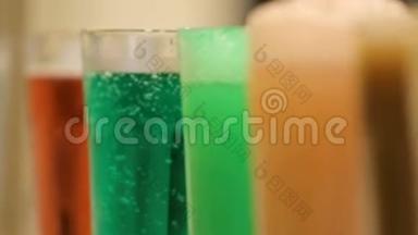 各种颜色的气泡，为炎热的夏日提供能量水，健康的饮料