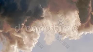 一家化工厂爆炸后天空中有毒的云层从下<strong>面点</strong>燃